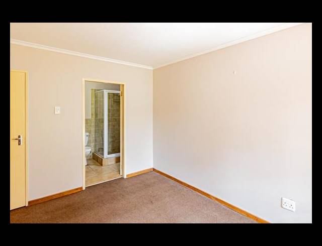 3 BEDROOM TOWNHOUSE FOR SALE IN CASTLEVIEW